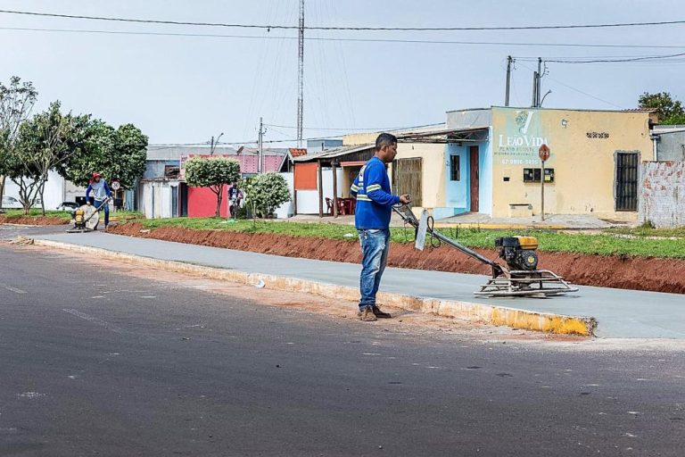 Naviraí: Obras da nova ciclovia avançam na Av. Ipuitã e reforçarão a mobilidade e segurança urbana
